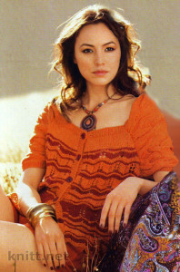 Вязаный спицами и крючком жакет с короткими рукавами